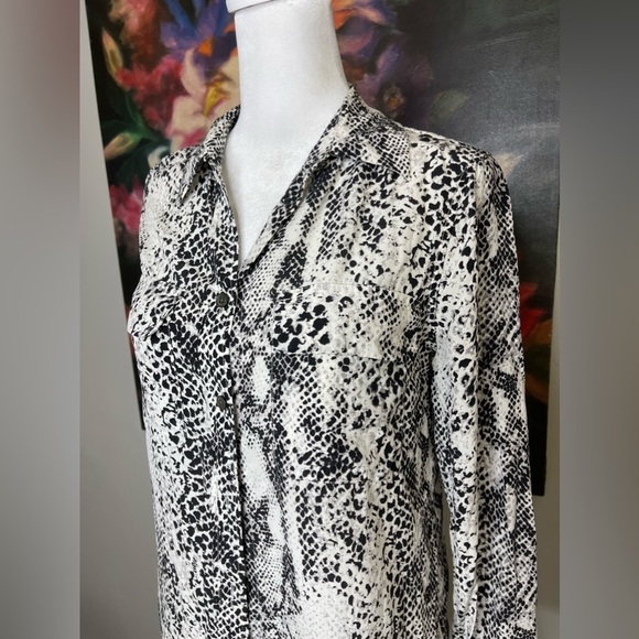 Equipment Femme Snakeskin Silk Button Down Career Blouse Sz XS Long Sleeves - Picture 2 of 8
